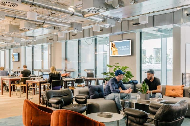 WeWork uses Framen technology to maximize its guest's experience and generate new revenue through external advertisement on its TVs. © Framen